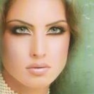 العازفه الحزينه