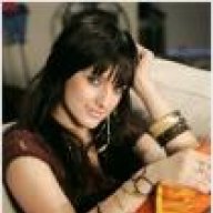 بنت من شكولاته