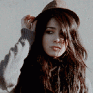 كبيرة من صغرسني