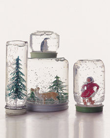 gt065_snowglobes1_l.jpg