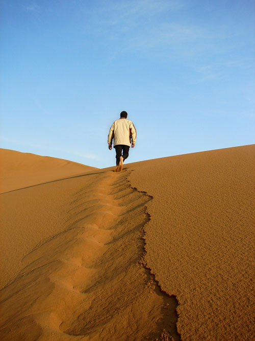 desert-travel-walk.jpg