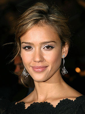 jessica-alba-holiday-eyes.jpg